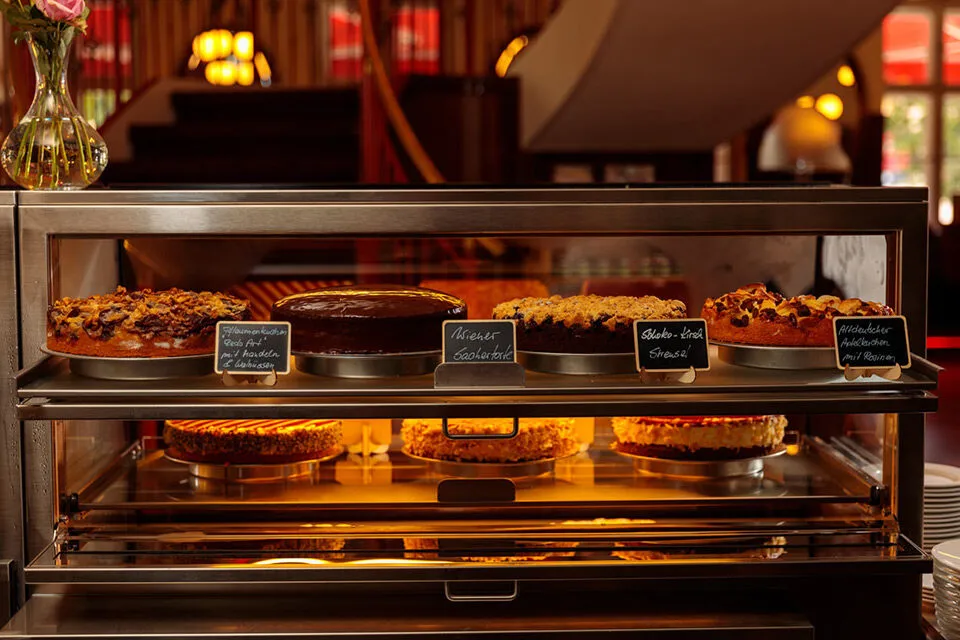 Kuchen und Torten in der Vitrine des Wiener
